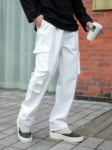 Vista 3 de OYOANGLE Pantalones cargo de pierna recta con cordón en la cintura para hombre con bolsillos con solapa