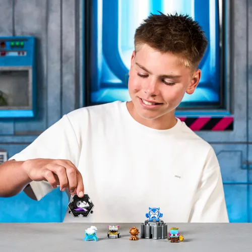 Vista 4 de MrBeast Lab Swarms Battle Fusion Series, recoge más de 80 enjambres únicos de 1 pulgada (1.0 in), el paquete de laboratorio incluye 6 micro bestias