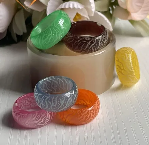 Vista 4 de Angyape Anillo de orbe Venus para hombres, anillos luminosos que brillan en la oscuridad, anillos de resina simples y brillantes estéticos