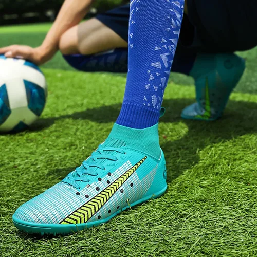 Vista 5 de MEBAMY Botines de fútbol para hombre, suela de goma, cómodos zapatos de fútbol para exteriores, botas de fútbol antideslizantes de cuero de velocidad
