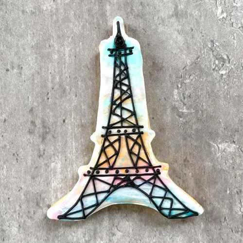 Vista 3 de Cortador de galletas Torre Eiffel de 4 pulgadas, fabricado en Estados Unidos por Ann Clark