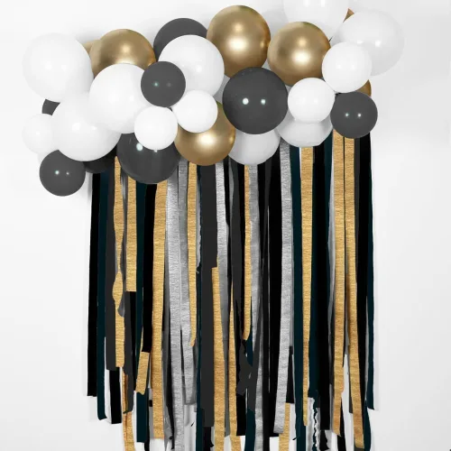 Vista 4 de Rollo de papel crepé envuelto en oro, 81 pies (1 unidad), ideal para impresionantes manualidades, decoración de fiestas y más
