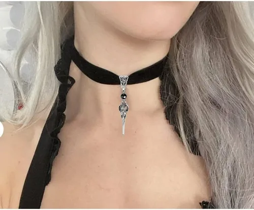 Vista 2 de Gothic Black Velvet Goth Choker Necklace for Women,Cameo Black Choker Crow Skull Pendant Necklace Vintage Collar Skull Necklace Gothic Jewelry