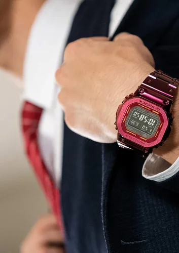 Vista 3 de Casio G-Shock GMW-B5000RD-4JF - Reloj solar rojo con radio conectada (productos originales nacionales de Japón), Rojo