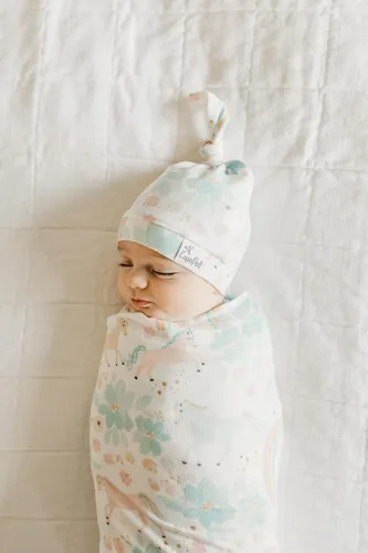 Vista 9 de Copper Pearl Gorro de bebé con nudo superior elástico suave y caprichoso