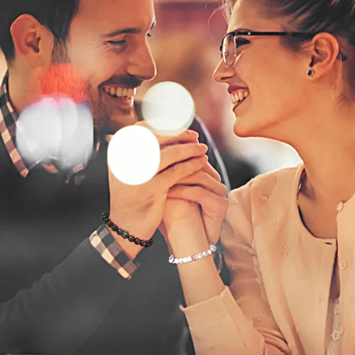 Vista 2 de FIBO STEEL Juego de 4 pulseras para parejas para hombres y mujeres, para él y ella, con corona, reina, pulseras de cuentas de 0.315 in, Acero