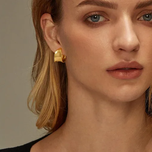 Vista 2 de Aretes de aro gruesos de oro para mujer, chapados en oro de 14 quilates, aretes gruesos pulidos en oro, delicados, simples, hipoalergénicos, regalo
