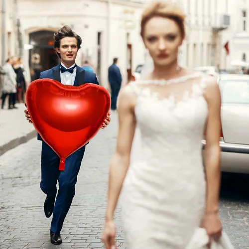 Vista 2 de Gejoy 4 globos grandes de papel de aluminio de corazón rojo de 32 pulgadas, globos en forma de corazón jumbo para el día de San Valentín, boda