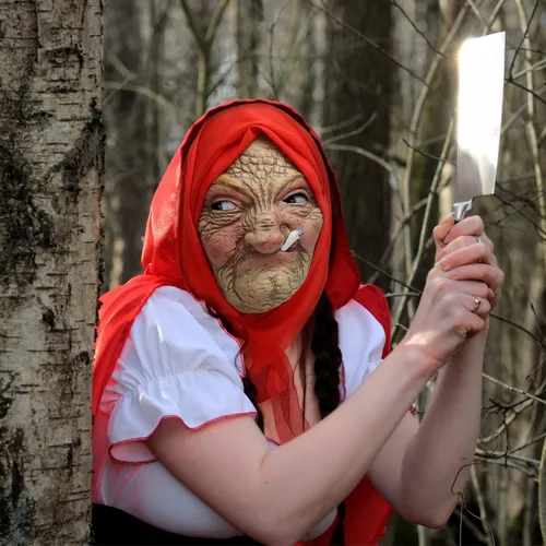 Vista 5 de Pigmiss Máscara de abuela fumadora para Halloween, con diseño de anciana aterradora, realista, con bufanda de tela para la cabeza, disfraces