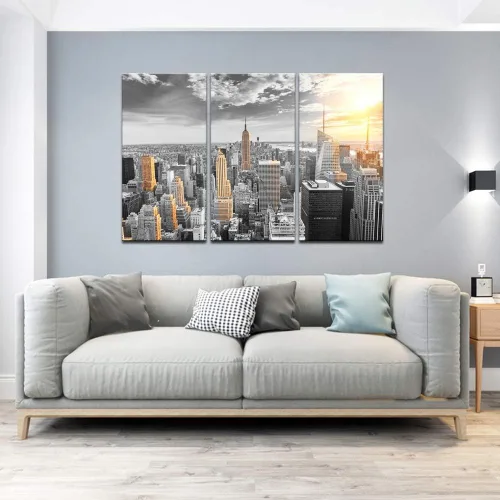 Vista 2 de LevvArts Lienzo grande de 3 piezas de arte de pared moderno en blanco y negro NYC en dorado al atardecer, póster de paisaje urbano enmarcado