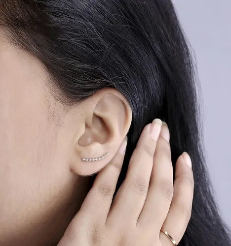 Vista 2 de Dazzlingrock Collection Pendientes escaladores curvados de oro de 18 quilates con diamantes blancos redondos de 0,05 quilates