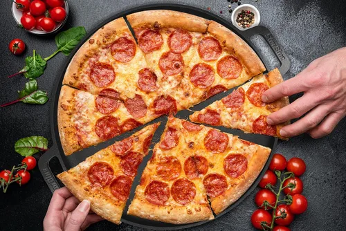 Vista 6 de Sartén de Pizza Redonda/Plancha de Hierro Fundido de 16 Pulgadas por StarBlue con Asas de Silicona GRATIS y Libro Electrónico de 30 Recetas – Comal