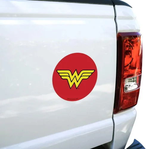 Vista 2 de GRAPHICS & MORE Wonder Woman Classic Logo Automotriz Car Refrigerador Locker Vinyl Circle Magnet
