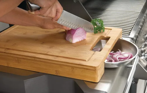 Vista 3 de Napoleon PRO - Tabla de cortar de bambú con cuencos de acero inoxidable 70012 tabla de cortar naturalmente con dos cuencos de acero inoxidable