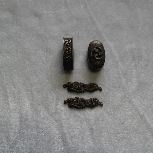 Vista 37 de Espada samurái japonesa KOSHIRAE – Fuchi Kashira Menuki 01-77
