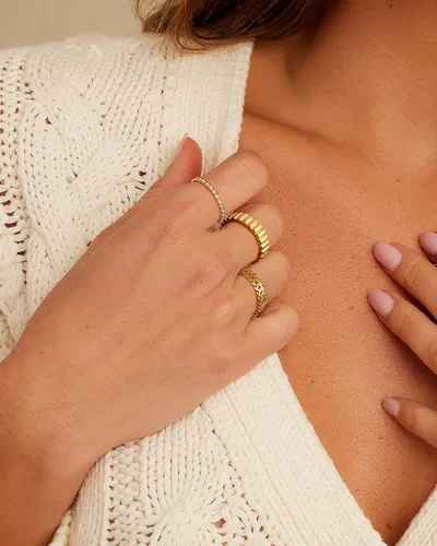 Vista 2 de Anillos para mujer, modernos y delicados anillos chapados en oro de 14 quilates, hipoalergénicos con circonita cúbica, anillo midi de color rosa