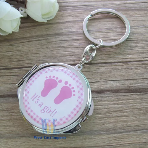Vista 3 de 12 llaveros personalizados para baby shower con espejo rosa para niña, con diseño de huella de bebé, regalo personalizado grabado