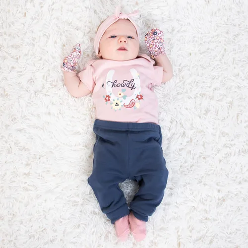 Vista 8 de The Peanutshell Juego de regalo de canastilla de bebé para niñas, juego de regalo de 16 piezas, ropa de bebé, 0-9 meses, diseño floral de la pradera