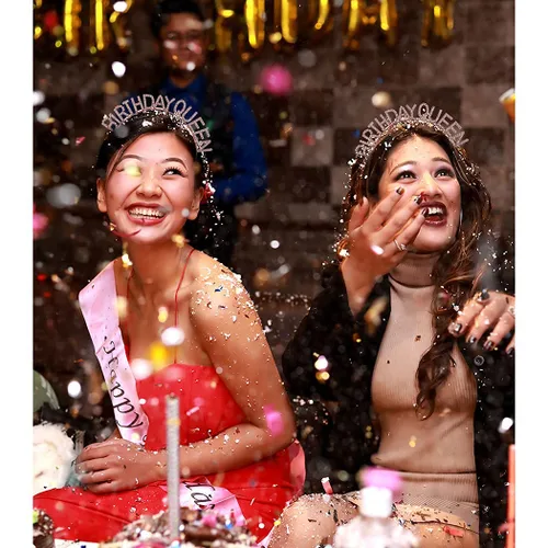 Vista 3 de AOPRIE Corona de cumpleaños para mujer, tiara de cumpleaños de oro rosa para niñas, diadema de reina de cumpleaños, corona de princesa, diamantes