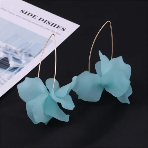 Vista 2 de Aretes largos bohemios de acrílico con pétalos de rosa para mujer, diseño bohemio, escalonados, de resina, con borlas, aretes exagerados para San