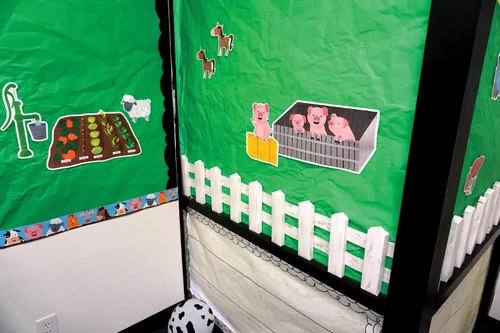 Vista 2 de Creative Teaching Press Tablero de anuncios 3D POP! Picket Fence (10173)