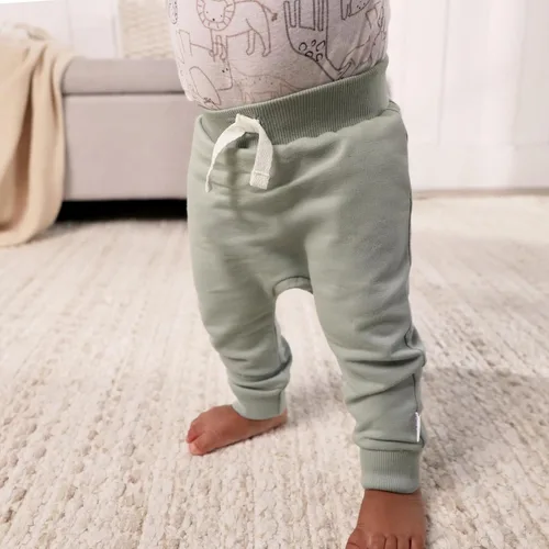 Vista 2 de Gerber Paquete de 3 pantalones deportivos para bebés y niños pequeños Aventura acogedora