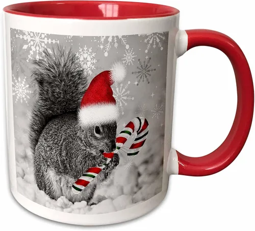 Vista 8 de 3dRose Esta linda ardilla navideña tiene un bastón de caramelo y un sombrero de Santa en el paisaje invernal cubierto de nieve. Taza negra de dos