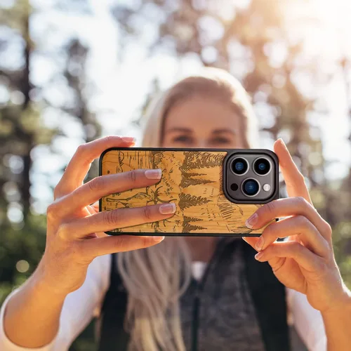 Vista 6 de Carveit Funda magnética de madera para iPhone 14 Pro, madera natural y TPU suave negro, funda protectora a prueba de golpes, funda de madera única