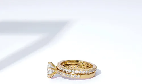 Vista 3 de Tienda Collection Juego de anillos redondos de plata de ley chapada en platino o oro hechos con circonitas infinitas