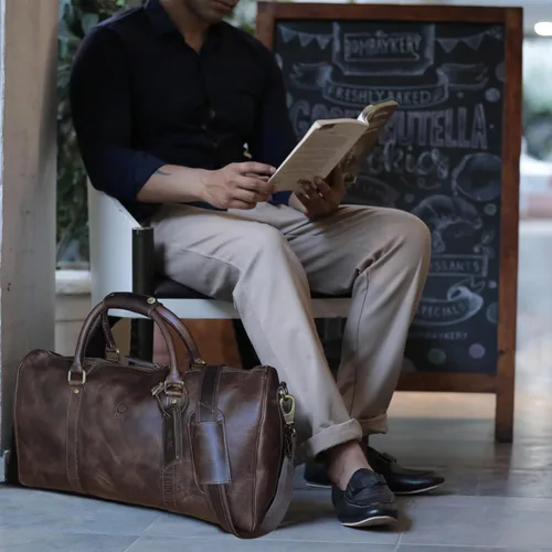 Vista 6 de Bolsa de lona de cuero hecha a mano de 30 L, cuero de grano superior, tamaño de cabina aprobado por la TSA, estilo clásico vintage con perspectiva