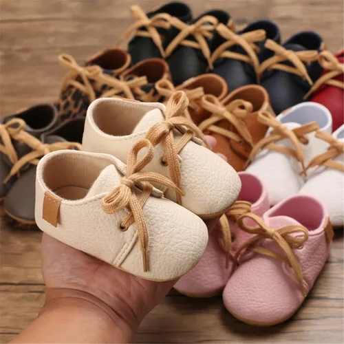 Vista 4 de WILLFUN Zapatos de piel sintética para bebés y niñas suela de goma suave con cordones zapatos Oxford para cuna para niños pequeños que caminan