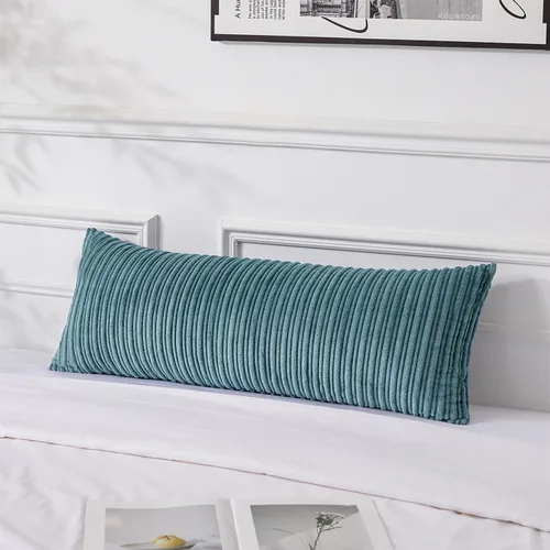 Vista 147 de UGASA - Fundas de almohada decorativas de terciopelo suave y sólidas de Navidad para sala de estar/sofá, 16 x 16 pulgadas, 2 unidades, color burdeos