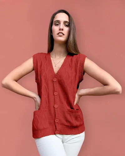 Vista 2 de TINKUY Chaleco peruano de lana de alpaca con cuello en V y rombos para mujer, S-4XL