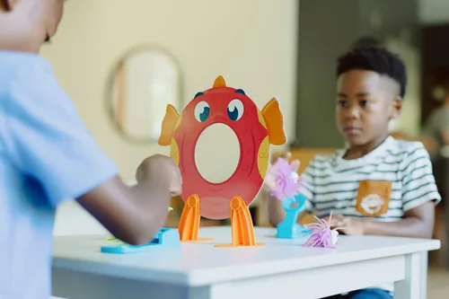 Vista 4 de Chuckle & Roar Juego familiar Go Fish Feeding Frenzy