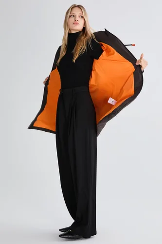 Vista 6 de Orolay - Chaqueta de invierno gruesa con capucha para mujer, tipo parka, acolchada, de plumón, con bolsillos Marrón
