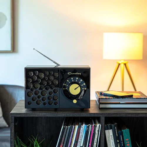 Vista 4 de Crosley CR3042A-BK Maverick Radio AM/FM portátil con receptor Bluetooth, color negro