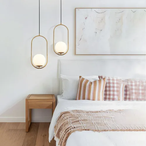 Vista 6 de KCO Moderna lámpara colgante de globo de vidrio de 1 luz, lámpara colgante dorada y blanca, iluminación colgante minimalista de latón cepillado
