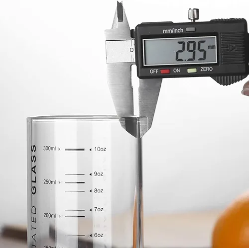 Vista 3 de Vaso de medición de vidrio 10 oz para leche, jugo, batido, verduras, café, ensalada, helado (negro)