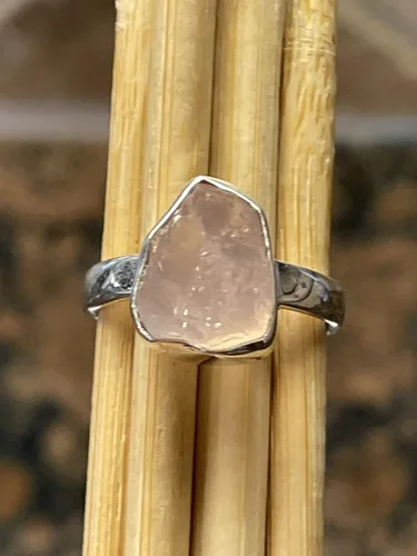 Vista 2 de Anillo de plata de ley sólida de cuarzo rosa rosa natural crudo 925 tamaño 6.25