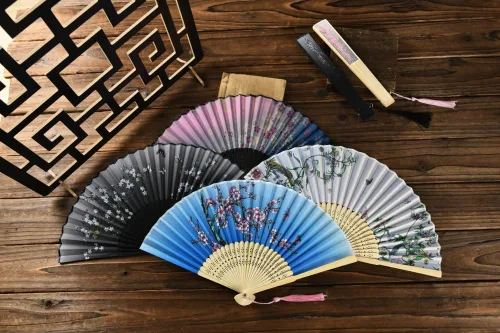 Vista 4 de HUNANBANG 4 abanicos de mano plegables de bambú oriental, regalo de boda, regalos de fiesta, decoración de bricolaje, tamaño 8 14 pulgadas, paquete