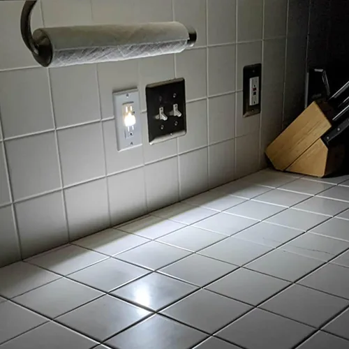 Vista 2 de Luz nocturna TR Wall Outlet&Interruptor de luz Sigle Pole iluminado(4+2)