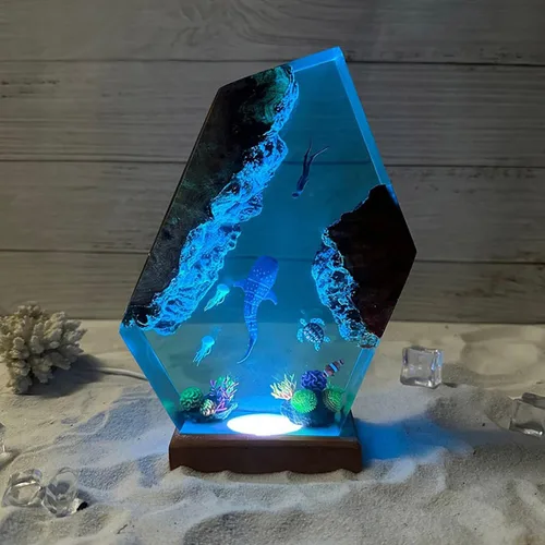 Vista 2 de Lámpara de Luz de Madera con Resina Epoxi Creativa del Océano, Lámpara de Océano Acuático Multicolor Hecha a Mano para Entusiastas del Buceo
