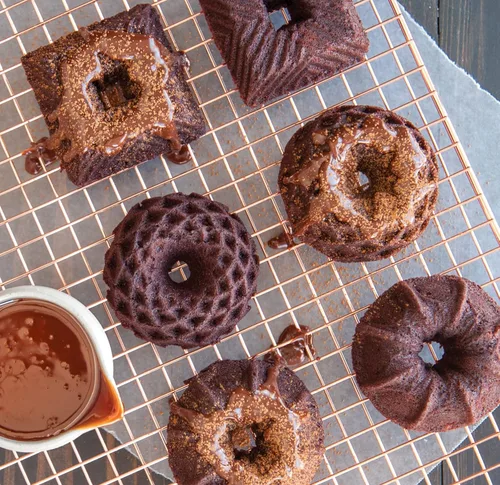 Vista 7 de Nordic Ware Bundt Cuartet - Juego de sartenes (4 piezas) y sartén Geo Bundtlette