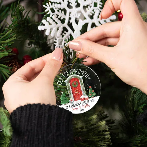 Vista 4 de Adorno personalizado de nuestro primer apartamento, con nombre y dirección personalizados, acrílico, 2.90 x 2.90 pulgadas, adornos de regalo