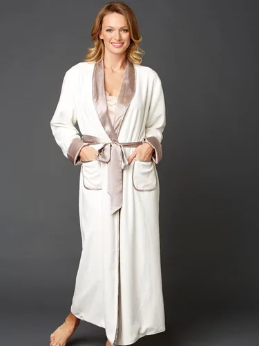 Vista 4 de Julianna Rae 100% seda, bata de spa para mujer, colección Il Cieli o Heavenly