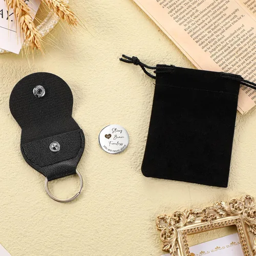 Vista 5 de Sureio Ficha de recuerdo de bolsillo para relaciones a larga distancia, recuerdo de acero inoxidable, regalo inspirador de doble cara con llavero