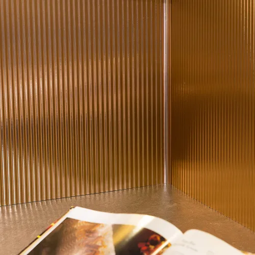 Vista 3 de Fasade Panel protector contra salpicaduras de 18 x 24 pulgadas con nervaduras de cobre pulido, paquete de 5