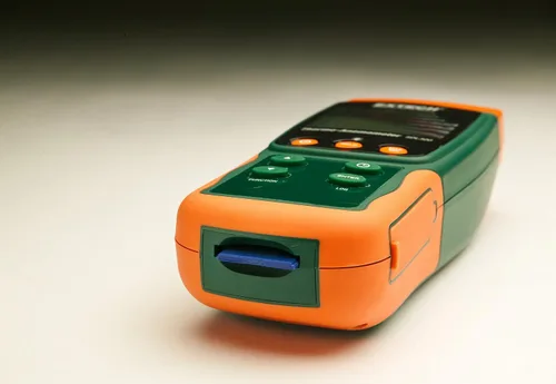 Vista 3 de Extech Termoanemómetro y Datalogger de paletas de metal SDL300, 2.80" de diámetro. Air velocity to 6900ft/min, temp to 158F, Type K/J input