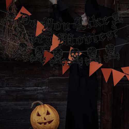 Vista 6 de Cartel de películas de terror con texto en inglés "Do You Like Scary Movies", guirnalda gótica de calavera inglesa, decoración de noche de películas