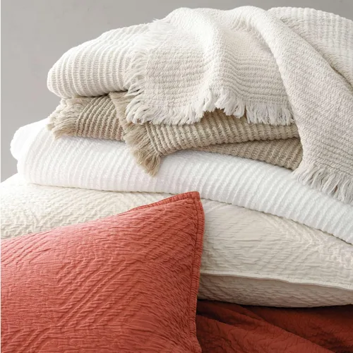 Vista 4 de Pine Cone Hill Kerala Spice Matelasse - Funda de almohada, tamaño estándar, patrón sólido amarillo/naranja/amarillo/naranja Multicolor
